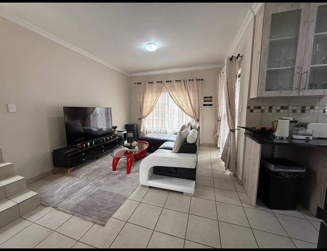 3 BEDROOM TOWNHOUSE FOR SALE IN WATERVAL EAST